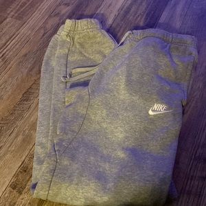 Nike sweatpants with back pocket, size small, drawstring